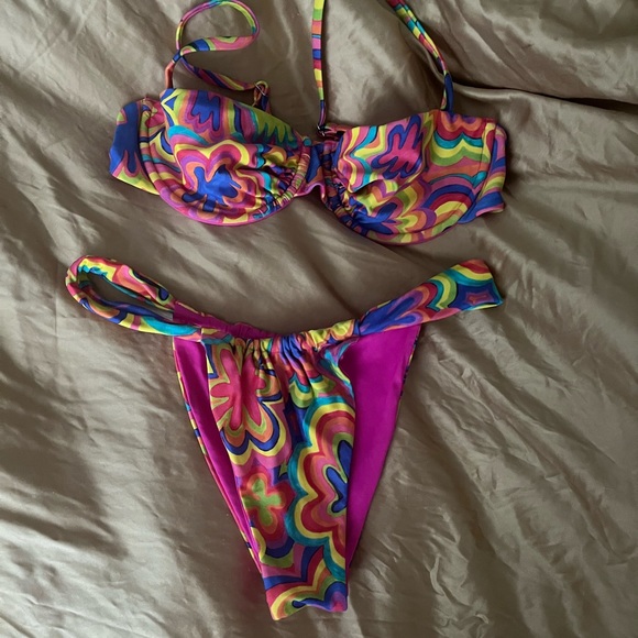 Blackbough Swimsuit in Sour slush - Picture 9 of 9